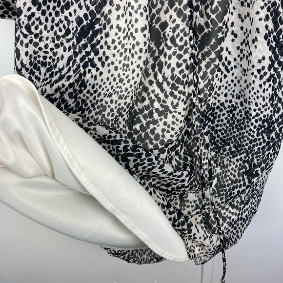 Vince Camuto Dress Size 2. - Picture 6 of 8